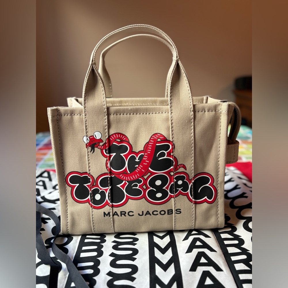 🐍 MARC JACOBS LUNA NEW YEAR COLLECTION 🐍 THE SNAKE CANVAS TOTE BAG 🐍 NWT 🐍 - Picture 10 of 16